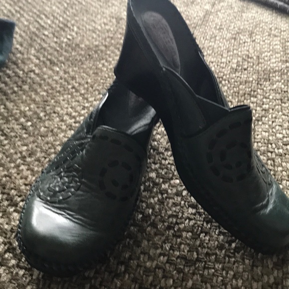 Shoes - Picture 2 of 3